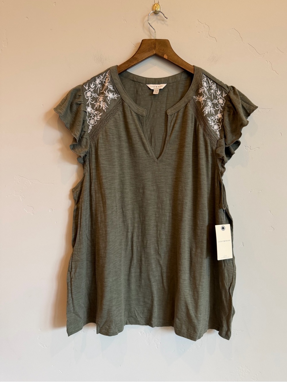 LUCKY BRAND Green Embroidered Ruffle Cap Sleeve Top